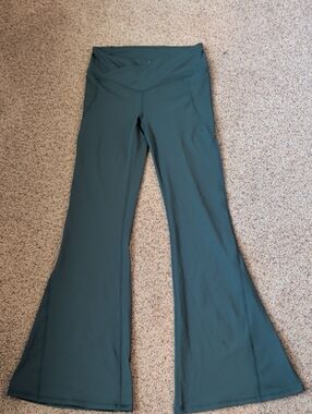 High-Waist Flared Yoga Pants - Dark Green